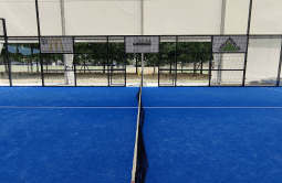 vue terrain padel milieu